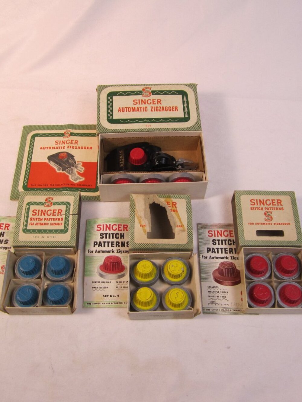 Singer Automatic Zigzagger 301 #160986 with Stitch Patterns Lot